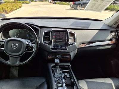 2016 Volvo XC90 T6 Momentum