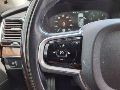 2016 Volvo XC90 T6 Momentum