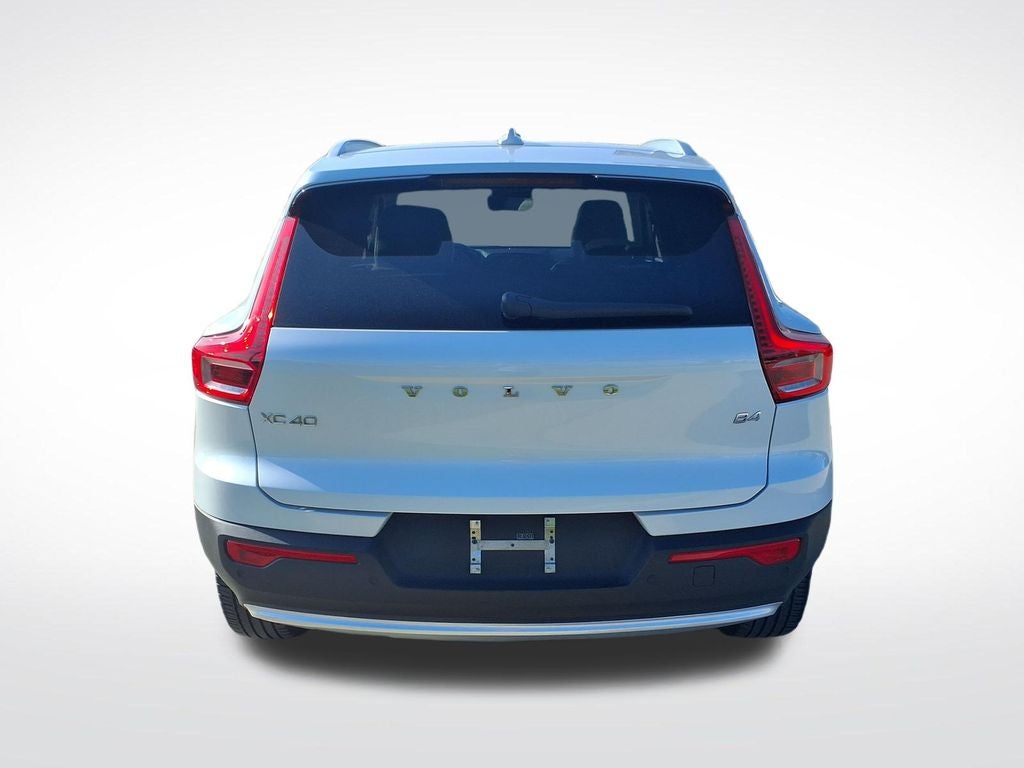 2023 Volvo XC40 B4 Plus Bright Theme