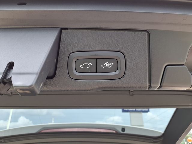 2023 Volvo XC60 B5 Ultimate Bright Theme