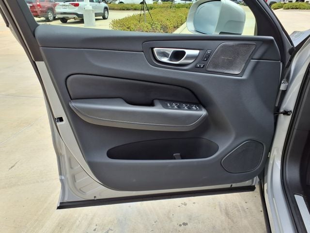2023 Volvo XC60 B5 Ultimate Bright Theme