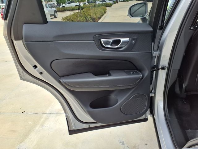 2023 Volvo XC60 B5 Ultimate Bright Theme