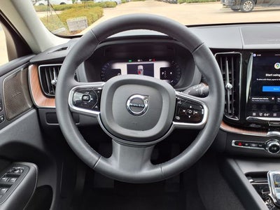 2023 Volvo XC60 B5 Ultimate Bright Theme