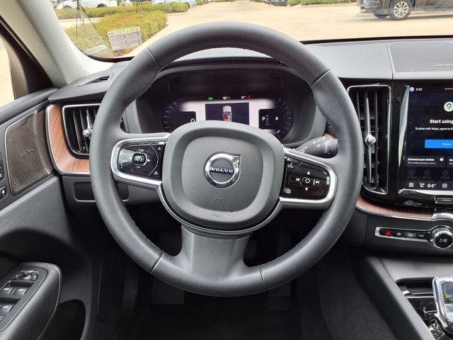 2023 Volvo XC60 B5 Ultimate Bright Theme