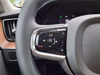 2023 Volvo XC60 B5 Ultimate Bright Theme