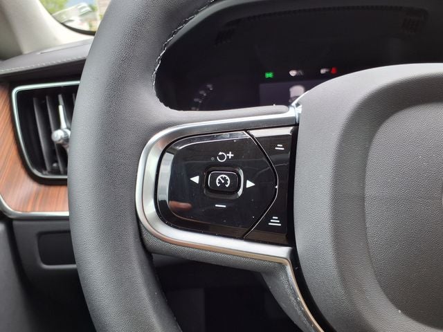 2023 Volvo XC60 B5 Ultimate Bright Theme
