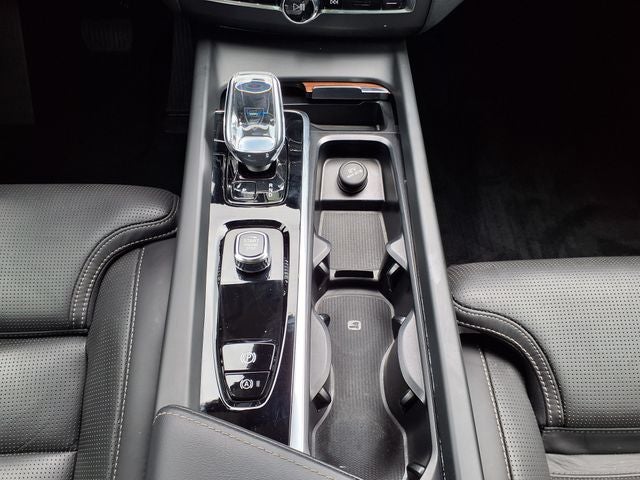 2023 Volvo XC60 B5 Ultimate Bright Theme