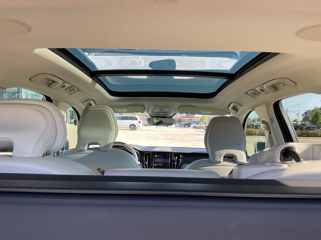2023 Volvo XC60 B5 Ultimate Bright Theme