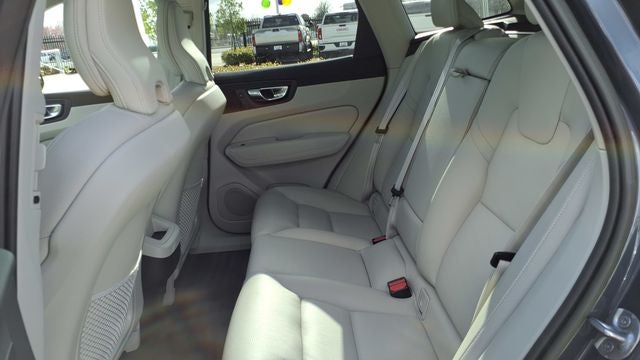 2023 Volvo XC60 B5 Plus Dark Theme