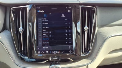 2023 Volvo XC60 B5 Plus Dark Theme