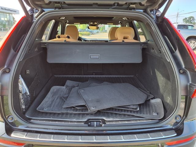 2023 Volvo XC60 B5 Ultimate Dark Theme