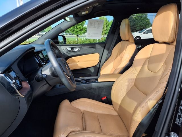 2023 Volvo XC60 B5 Ultimate Dark Theme