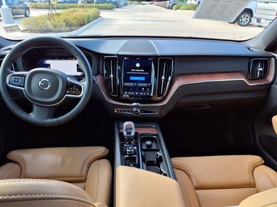 2023 Volvo XC60 B5 Ultimate Dark Theme