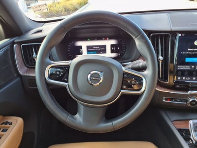 2023 Volvo XC60 B5 Ultimate Dark Theme