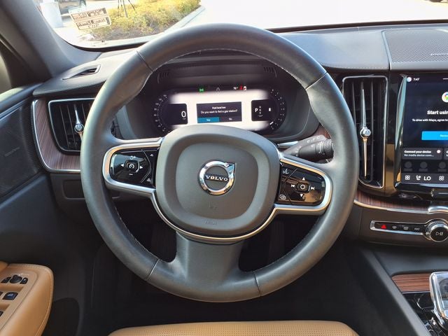 2023 Volvo XC60 B5 Ultimate Dark Theme