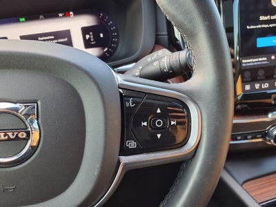 2023 Volvo XC60 B5 Ultimate Dark Theme