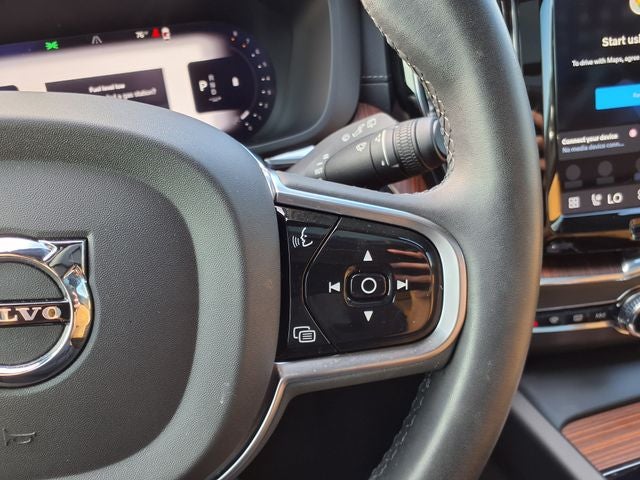 2023 Volvo XC60 B5 Ultimate Dark Theme