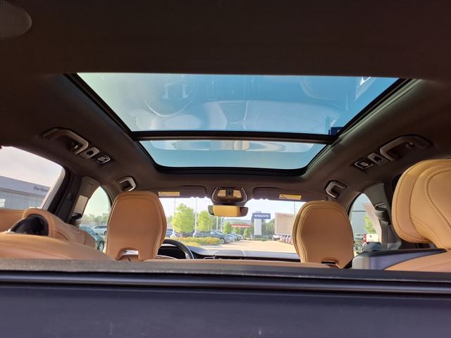 2023 Volvo XC60 B5 Ultimate Dark Theme