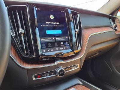 2023 Volvo XC60 B5 Ultimate Dark Theme