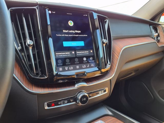2023 Volvo XC60 B5 Ultimate Dark Theme
