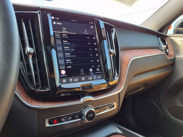 2023 Volvo XC60 B5 Ultimate Dark Theme