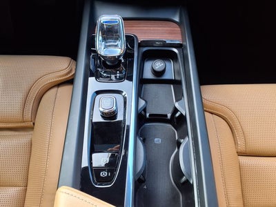 2023 Volvo XC60 B5 Ultimate Dark Theme