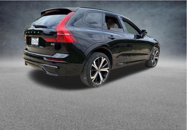 2023 Volvo XC60 B5 Ultimate Dark Theme