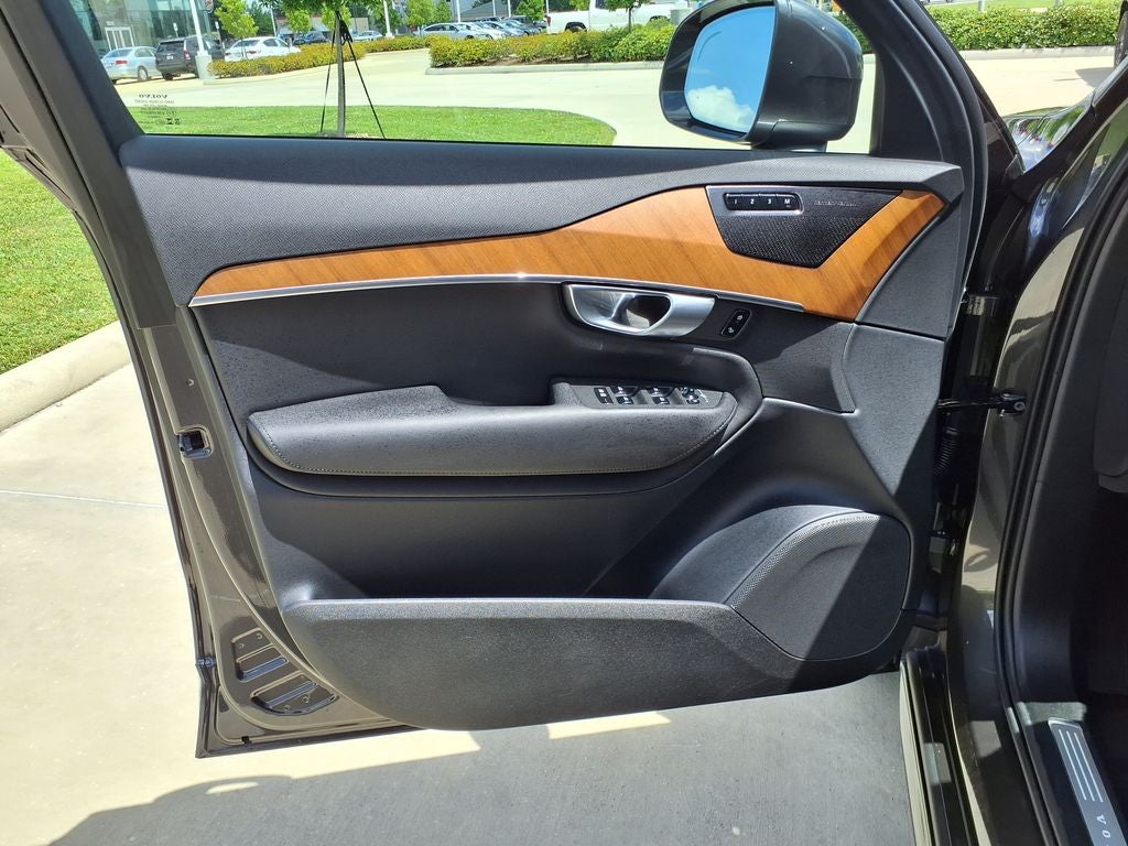 2024 Volvo XC90 B5 Plus