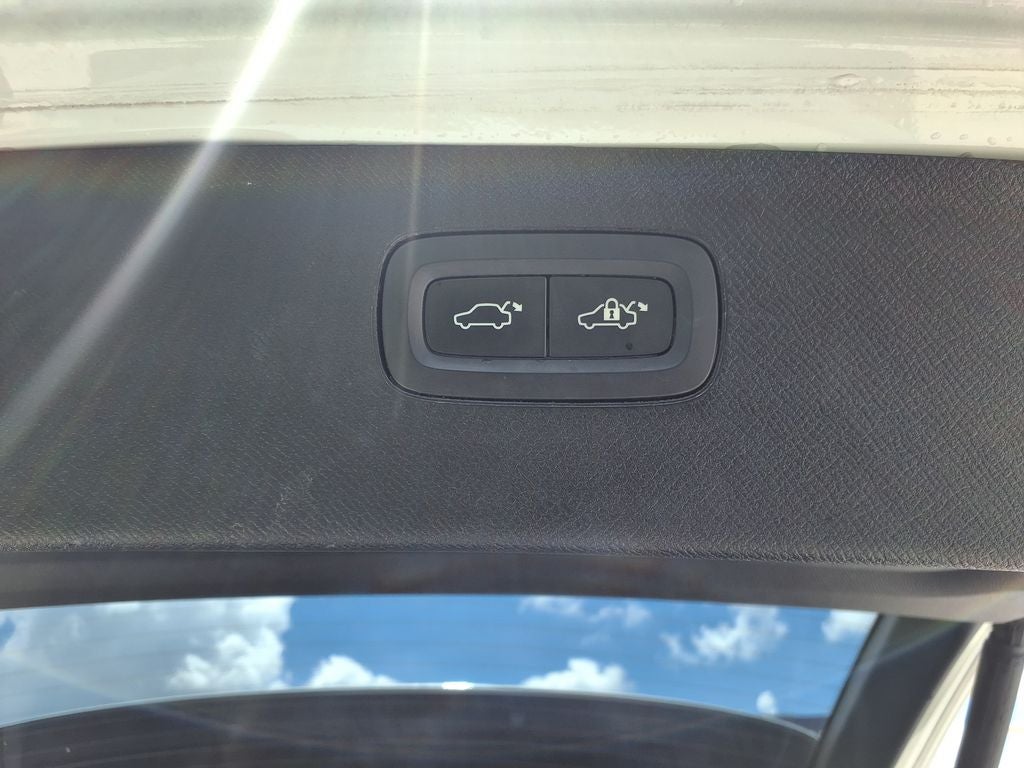 2023 Volvo XC90 B5 Core