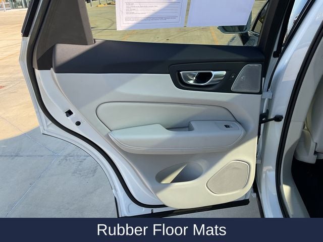 2023 Volvo XC60 B5 Ultimate Bright Theme