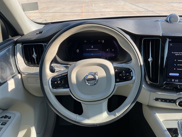 2023 Volvo XC60 B5 Ultimate Bright Theme