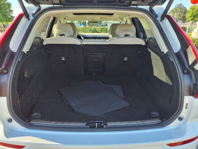 2023 Volvo XC60 B5 Ultimate Bright Theme