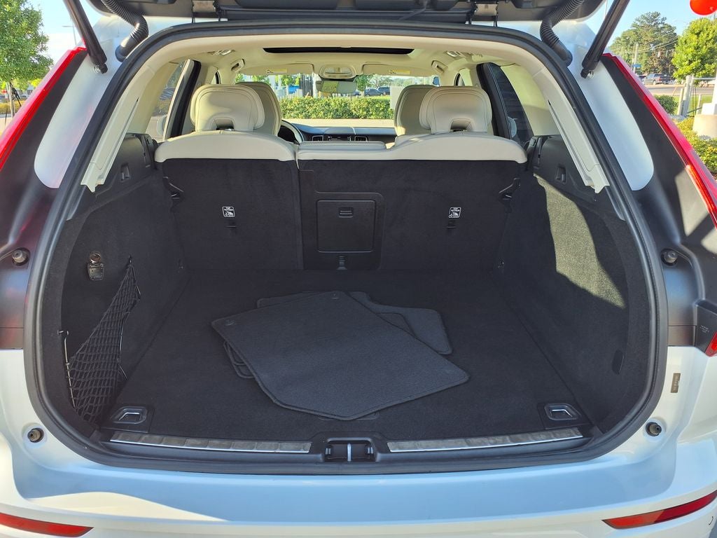 2023 Volvo XC60 B5 Ultimate Bright Theme
