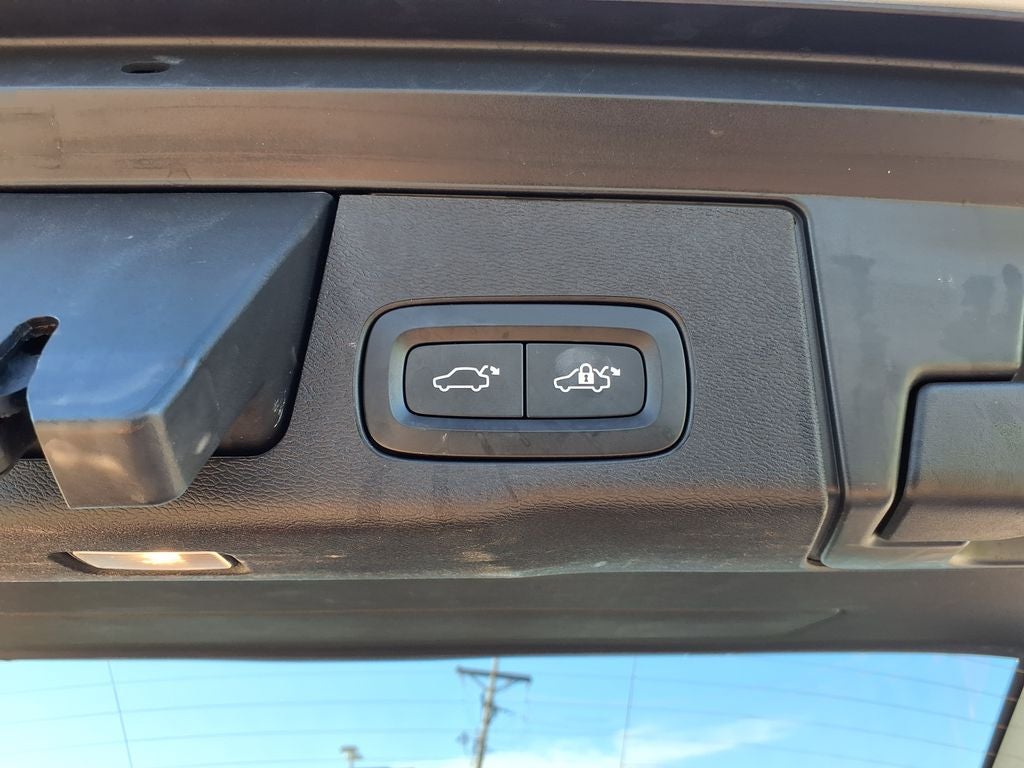 2023 Volvo XC60 B5 Ultimate Bright Theme
