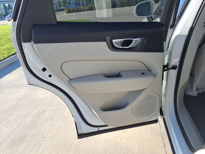 2023 Volvo XC60 B5 Ultimate Bright Theme