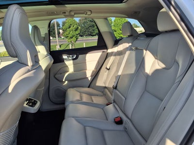 2023 Volvo XC60 B5 Ultimate Bright Theme