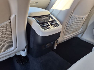 2023 Volvo XC60 B5 Ultimate Bright Theme