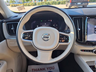 2023 Volvo XC60 B5 Ultimate Bright Theme