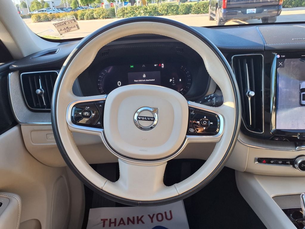 2023 Volvo XC60 B5 Ultimate Bright Theme