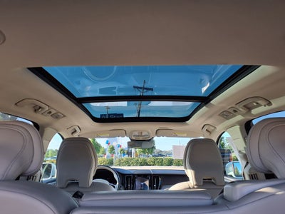 2023 Volvo XC60 B5 Ultimate Bright Theme