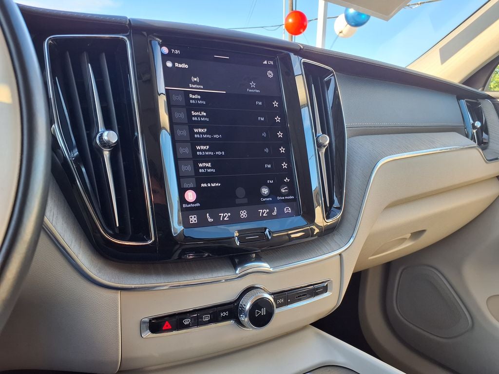 2023 Volvo XC60 B5 Ultimate Bright Theme