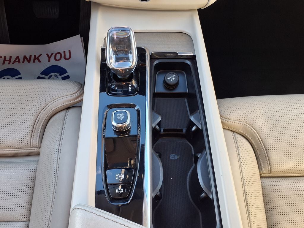 2023 Volvo XC60 B5 Ultimate Bright Theme