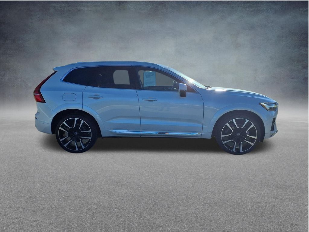2023 Volvo XC60 B5 Ultimate Bright Theme