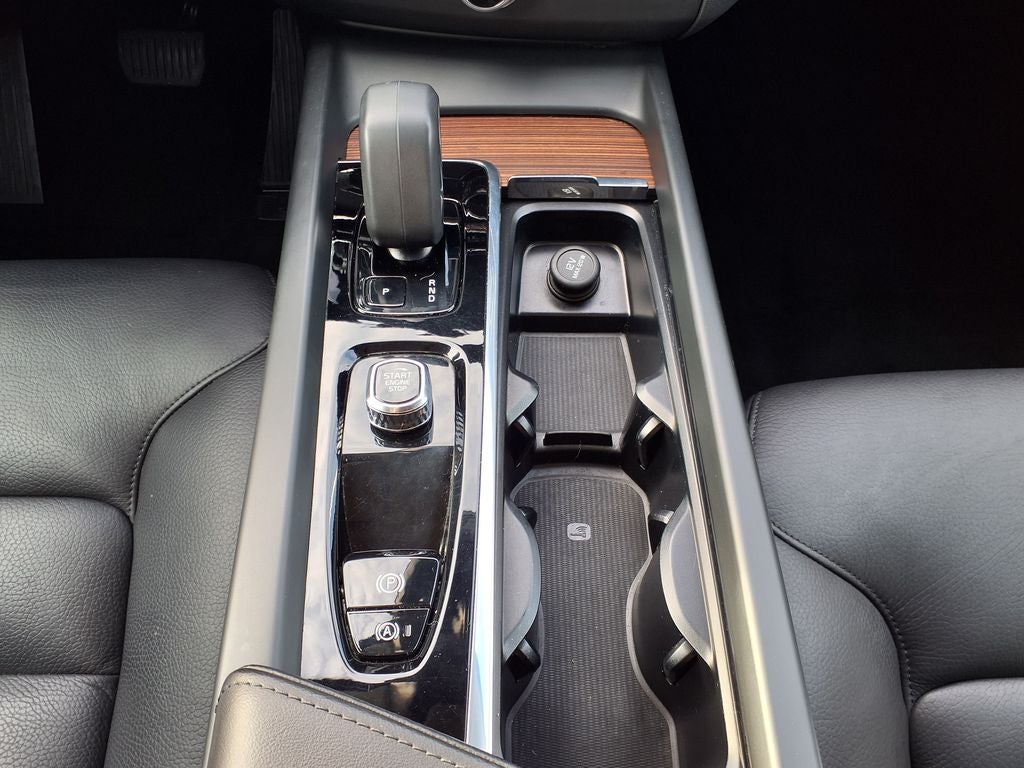 2024 Volvo XC60 B5 Plus Dark Theme