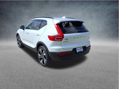 2023 Volvo XC40 B5 Plus Dark Theme