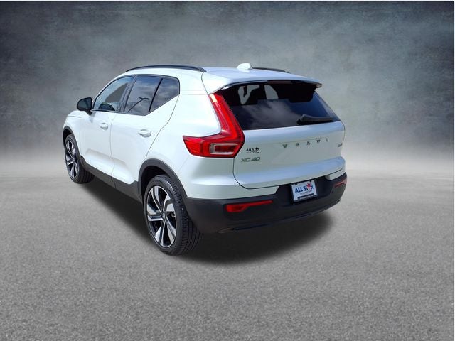 2023 Volvo XC40 B5 Plus Dark Theme