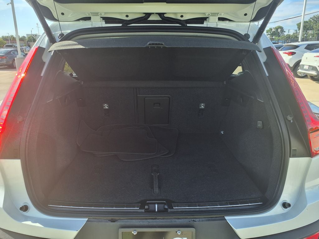 2023 Volvo XC40 B5 Plus Bright Theme