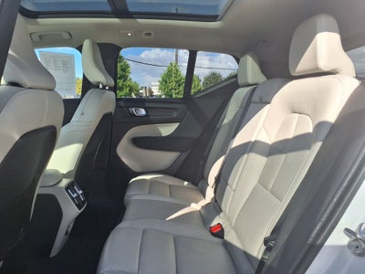 2023 Volvo XC40 B5 Plus Bright Theme