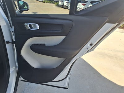 2023 Volvo XC40 B5 Plus Bright Theme