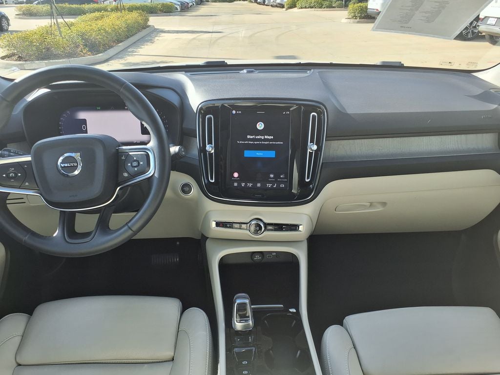 2023 Volvo XC40 B5 Plus Bright Theme